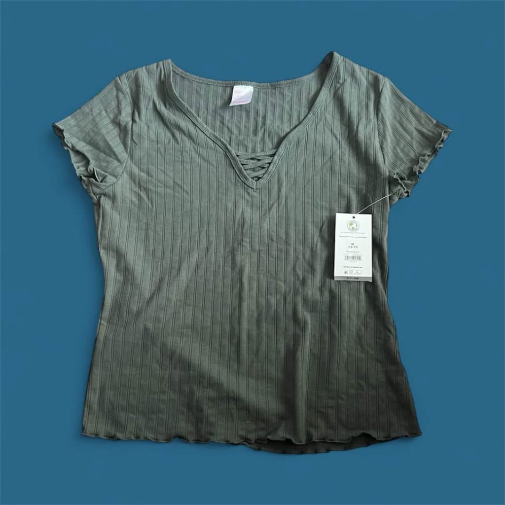 Brand New With Tags Xl Green Top With A Ribbed Design 73